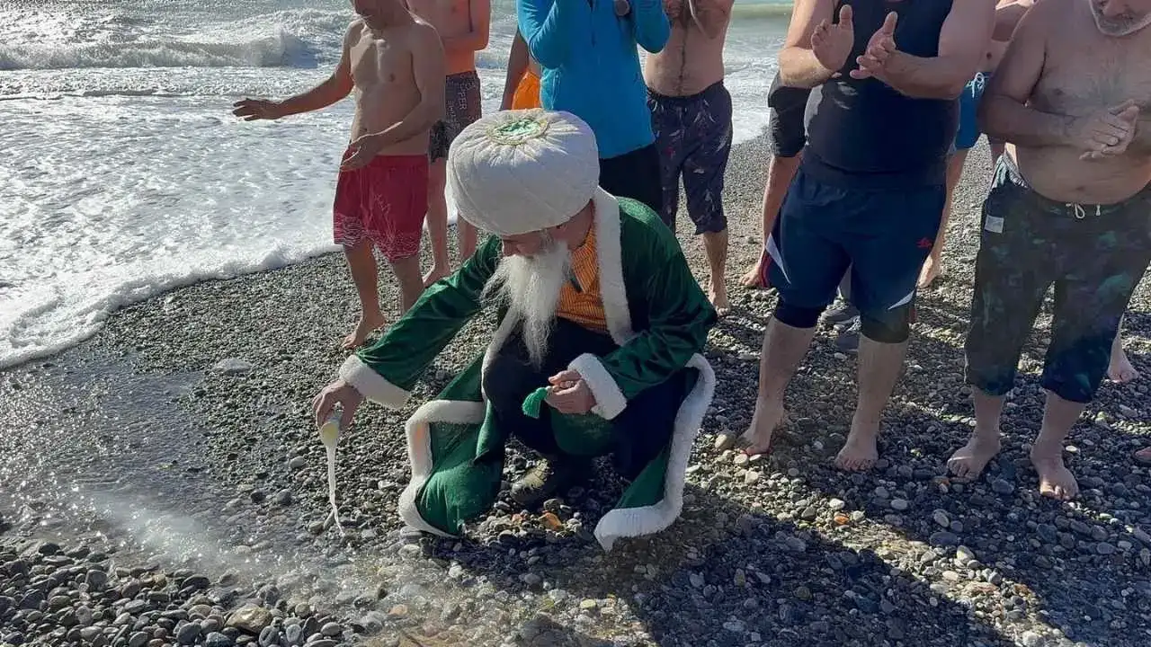 Mersin’de Soğuğa Meydan Okuyan Yeni Yıl Geleneği! 3